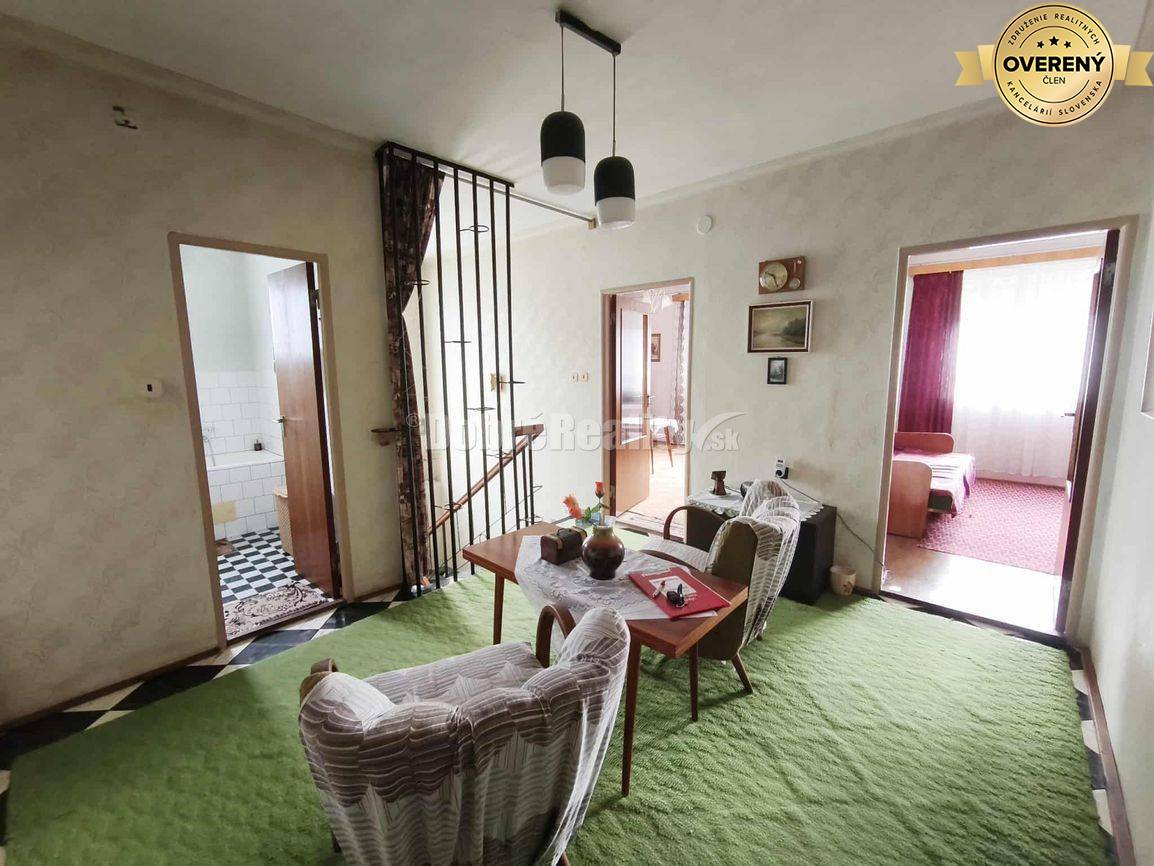 Dobré Reality Vám ponúkajú krásny nadčasový rodinný dom v obci Vlčany