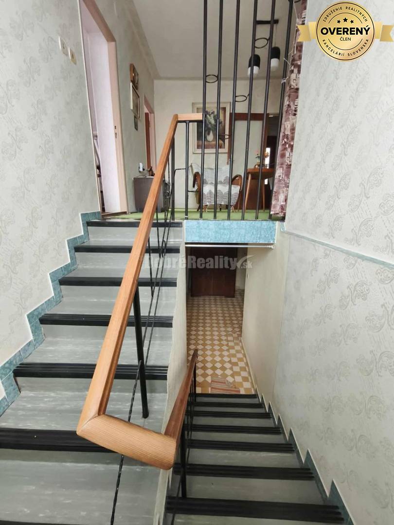 Dobré Reality Vám ponúkajú krásny nadčasový rodinný dom v obci Vlčany