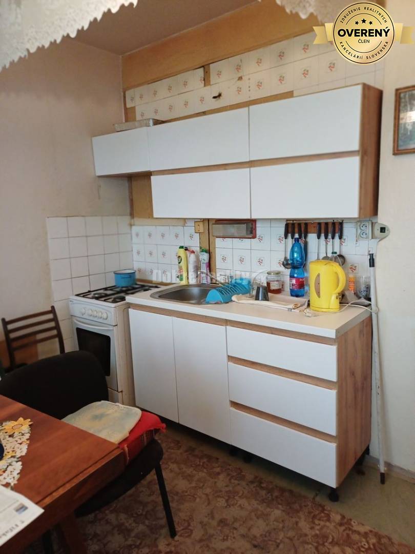 Ponúkame na prenájom 1-izbový byt vo Fiľakove na Sládkovičovej ulici