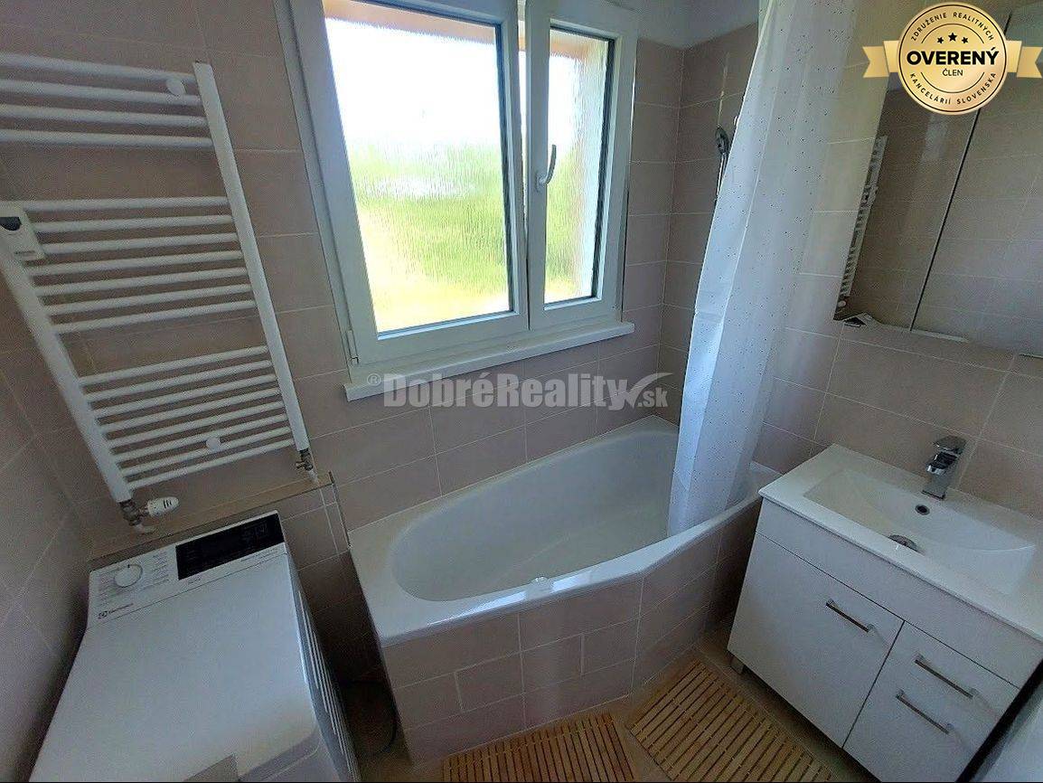 PRENÁJOM: KRÁSNY, VEĽKÝ 3 IZBOVÝ BYT S LOGGIOU, THK