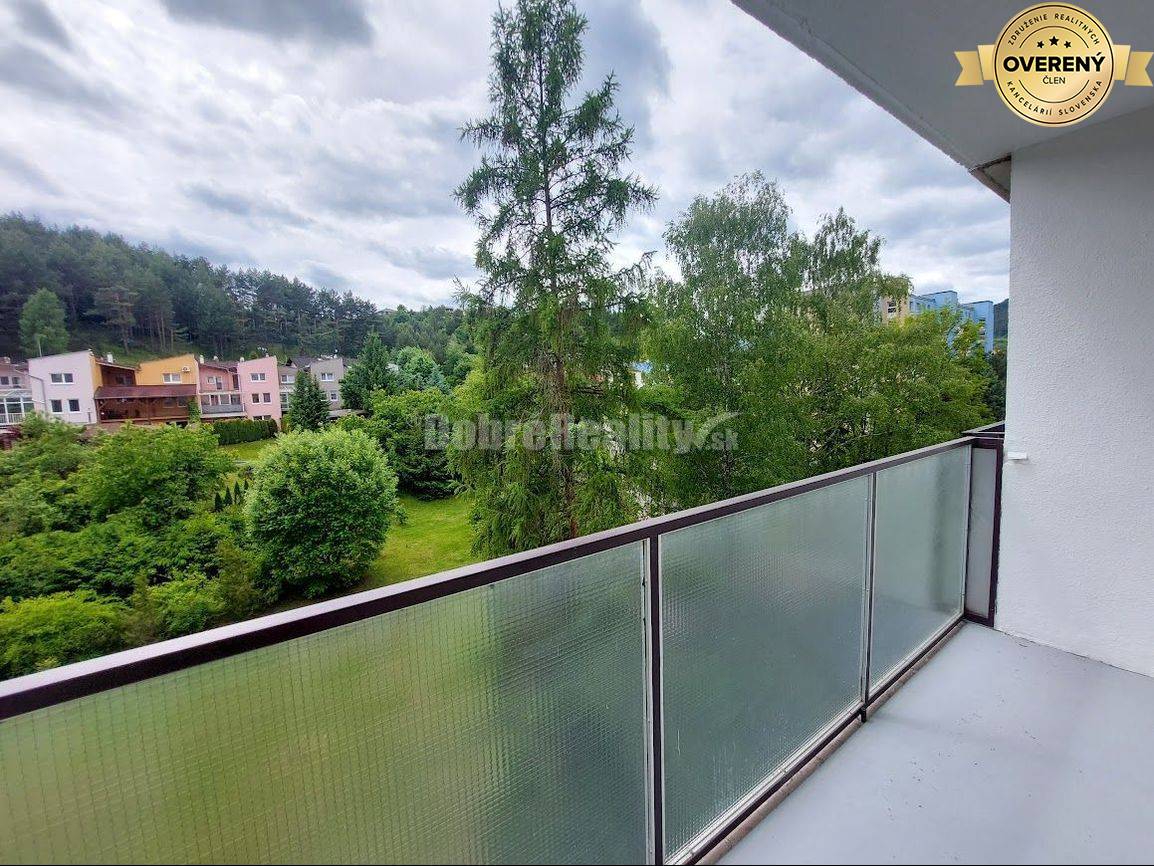 PRENÁJOM: KRÁSNY, VEĽKÝ 3 IZBOVÝ BYT S LOGGIOU, THK