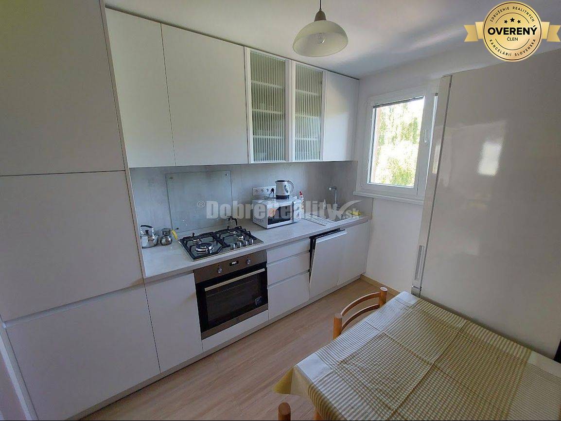 PRENÁJOM: KRÁSNY, VEĽKÝ 3 IZBOVÝ BYT S LOGGIOU, THK