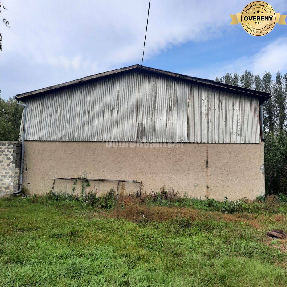 Dobré reality ponúkajú na predaj areál na podnikanie, s možnosťou vlas