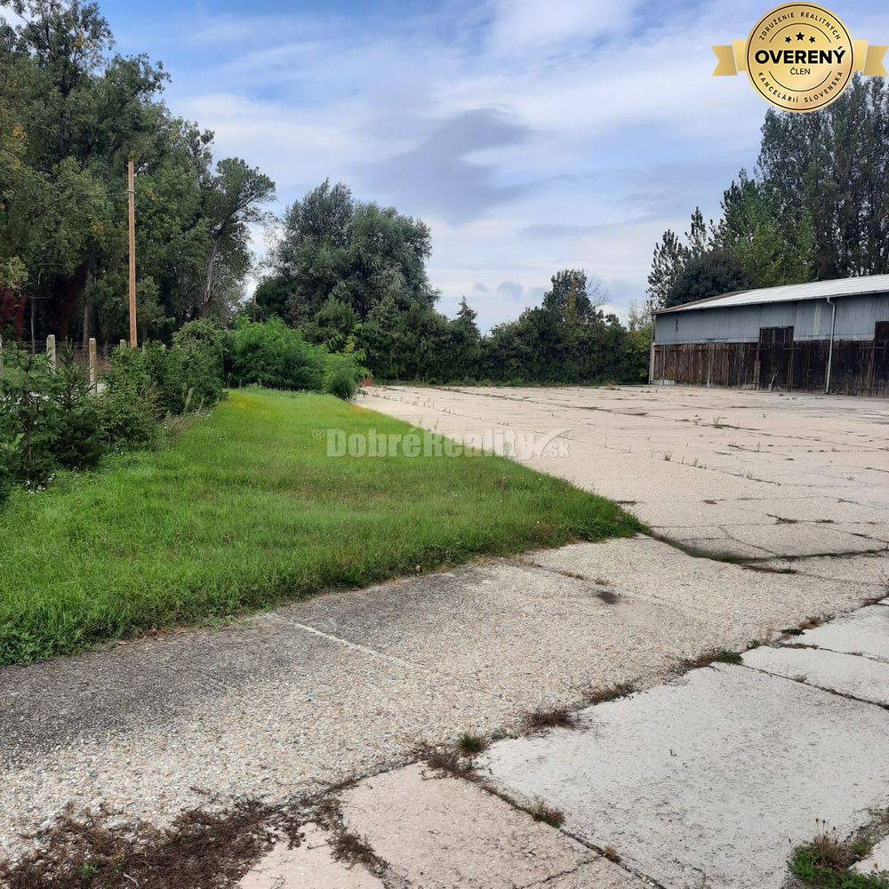 Dobré reality ponúkajú na predaj areál na podnikanie, s možnosťou vlas
