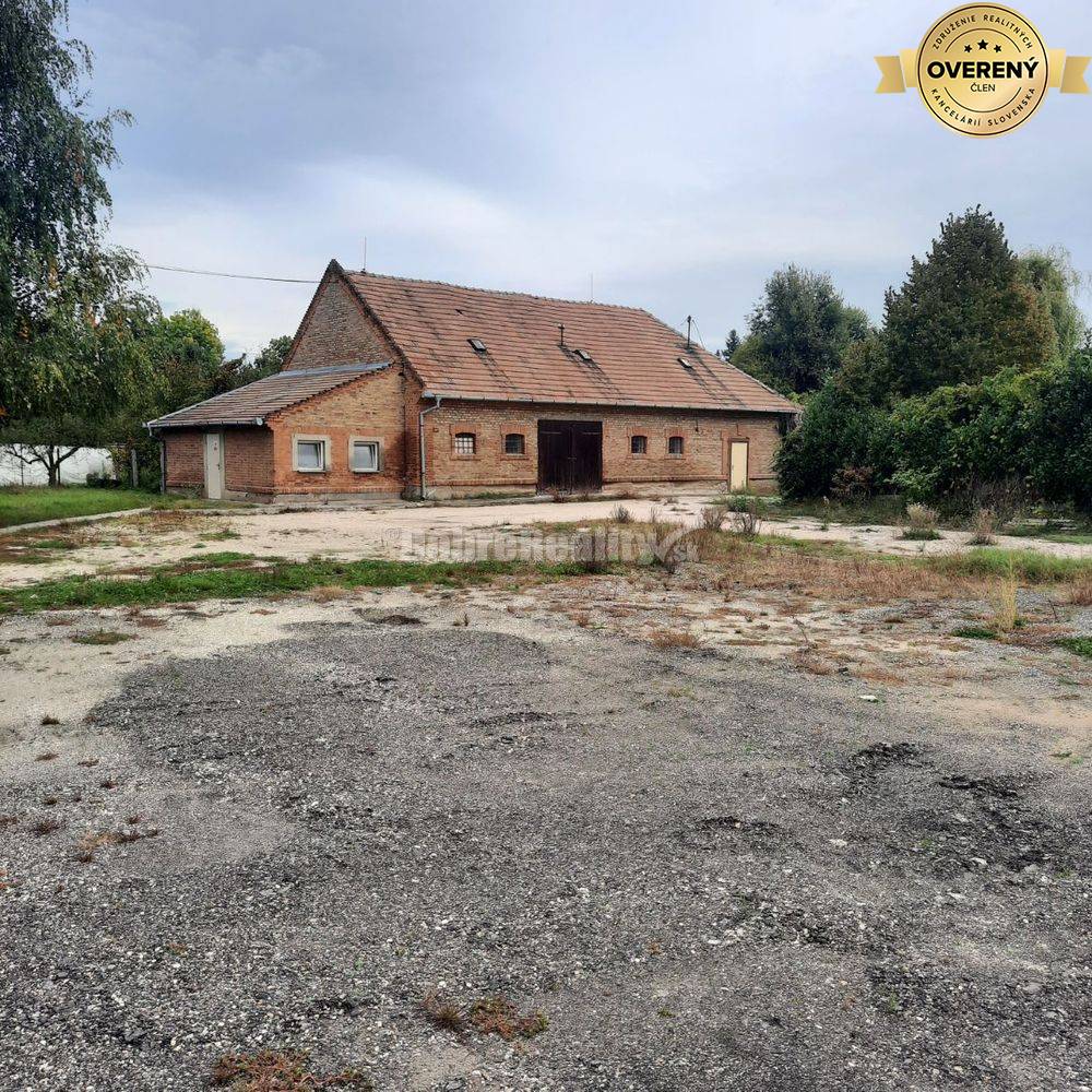 Dobré reality ponúkajú na predaj areál na podnikanie, s možnosťou vlas