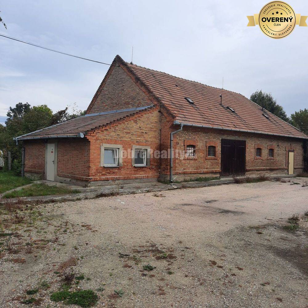 Dobré reality ponúkajú na predaj areál na podnikanie, s možnosťou vlas