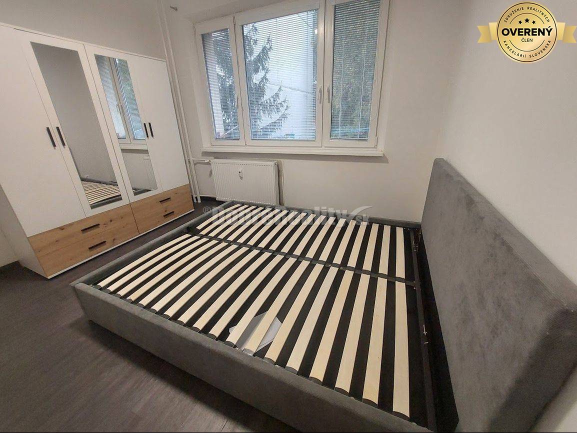 PRENÁJOM: VEĽKÝ 1 IZBOVÝ BYT BEZ BALKÓNA, RADVAŇ