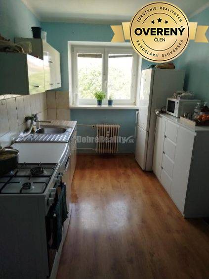 DOBRÉ REALITY - na prenájom 2-izbový tehlový byt s balkónom na starom