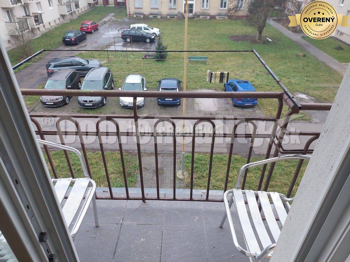 DOBRÉ REALITY -  na prenájom 2-izbový tehlový byt s balkónom na starom