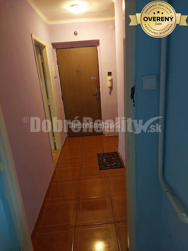 DOBRÉ REALITY -  na prenájom 2-izbový tehlový byt s balkónom na starom