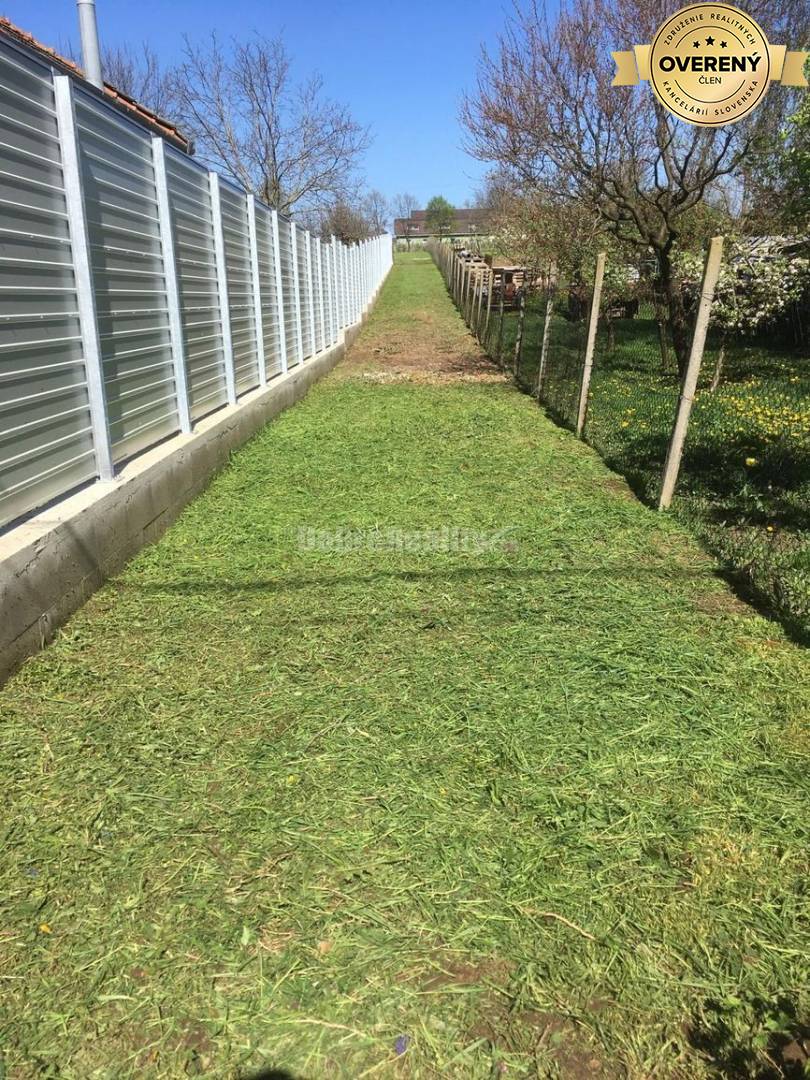 Dobré reality Vám ponúkajú na predaj stavebný pozemok v obci Podhájska