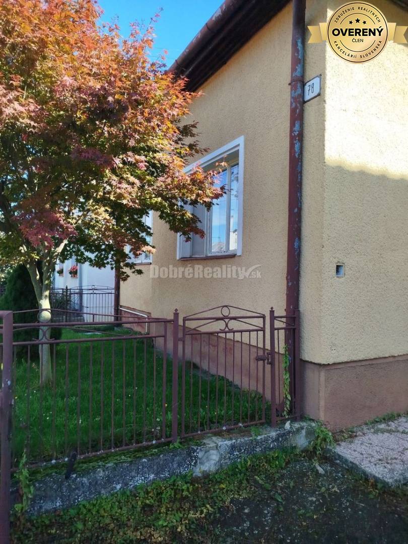 Rodinný dom s veľkým pozemkom v tichom a krásnom prostredí pod Považs