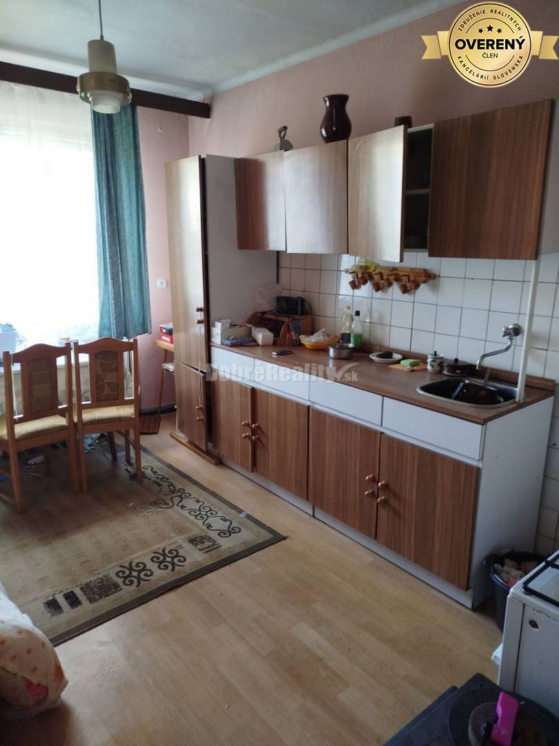 Rodinný dom s veľkým pozemkom v tichom a krásnom prostredí pod Považs