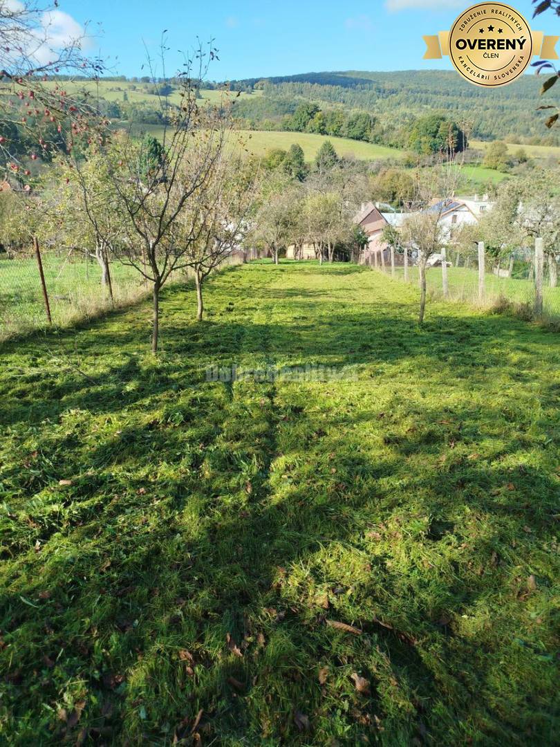 Rodinný dom s veľkým pozemkom v tichom a krásnom prostredí pod Považs