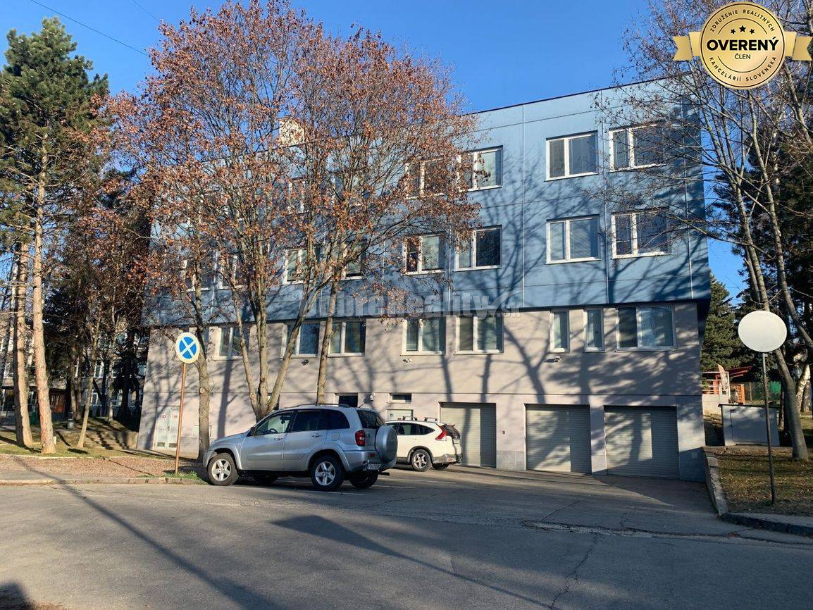 DOBRÉ REALITY - Kancelária na prenájom, 15 m2, budova Allianz - výhodn