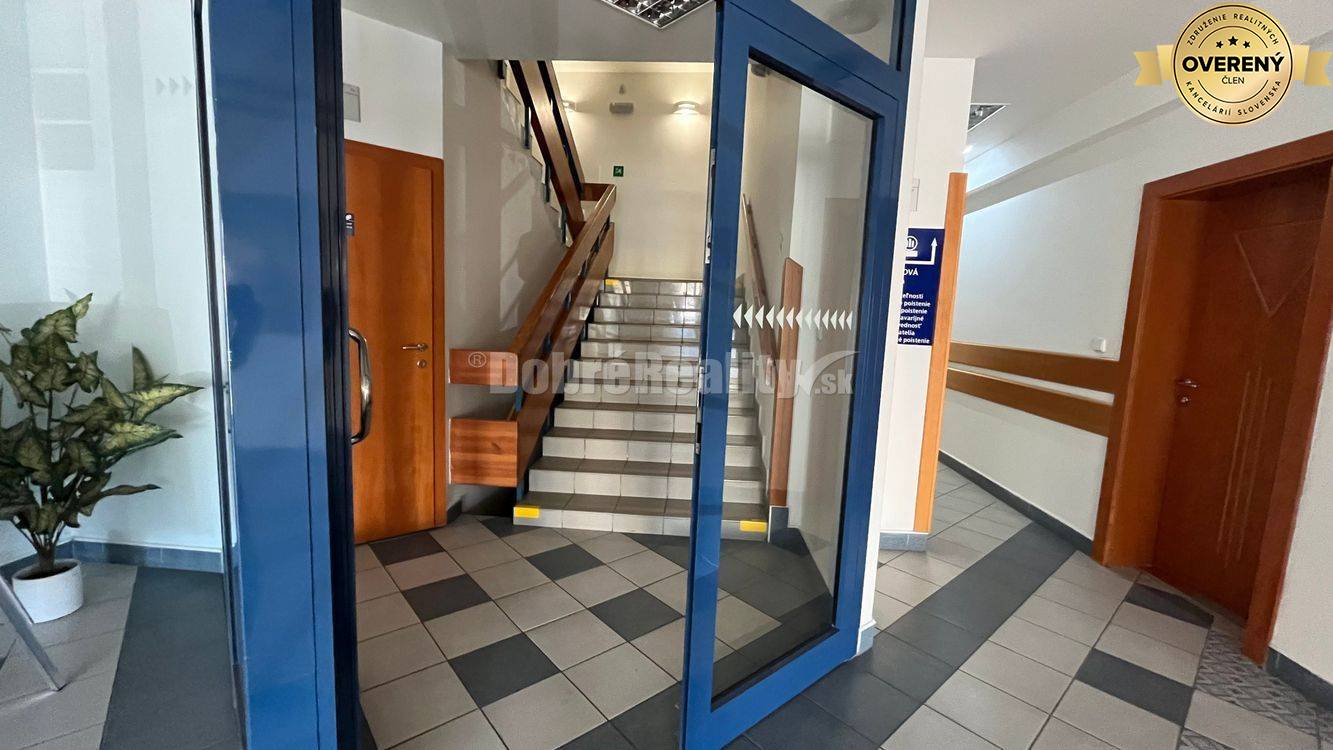 DOBRÉ REALITY - Kancelária na prenájom, 15 m2, budova Allianz - výhodn