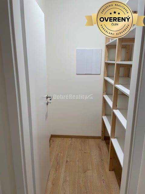 Priestranný bezbariérový slnečný 2-izbový byt s terasou v Martine –