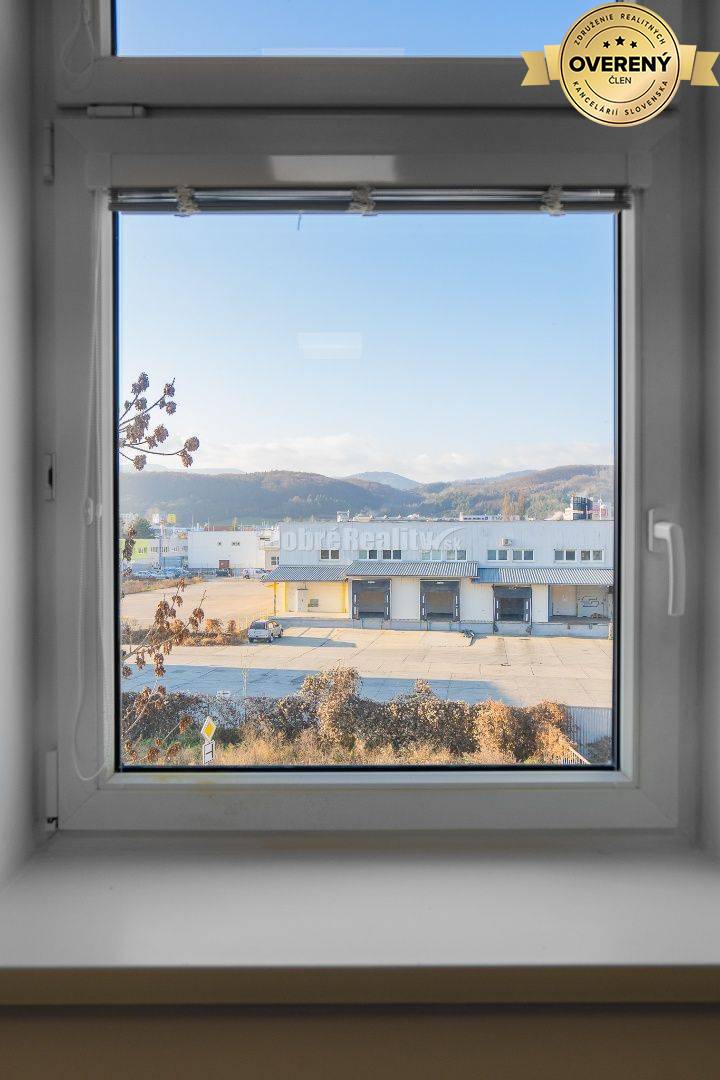 PRENÁJOM: Kancelária s parkovacím miestom (17 m2), 3B Office - Zvolens