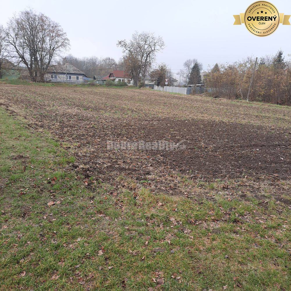 Dobré reality ponúkajú na predaj stavebný pozemok v obci Farná !