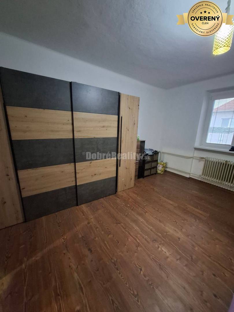 Dobre reality ponúkajú na predaj 4izb RD v Banove