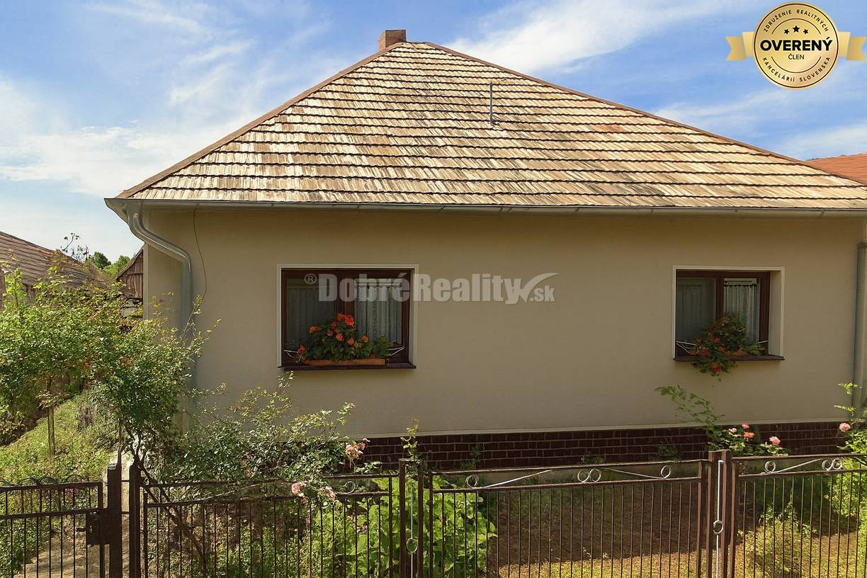 Dobré Reality ponúkajú priestranný rodinný dom s altánkom, garážou a