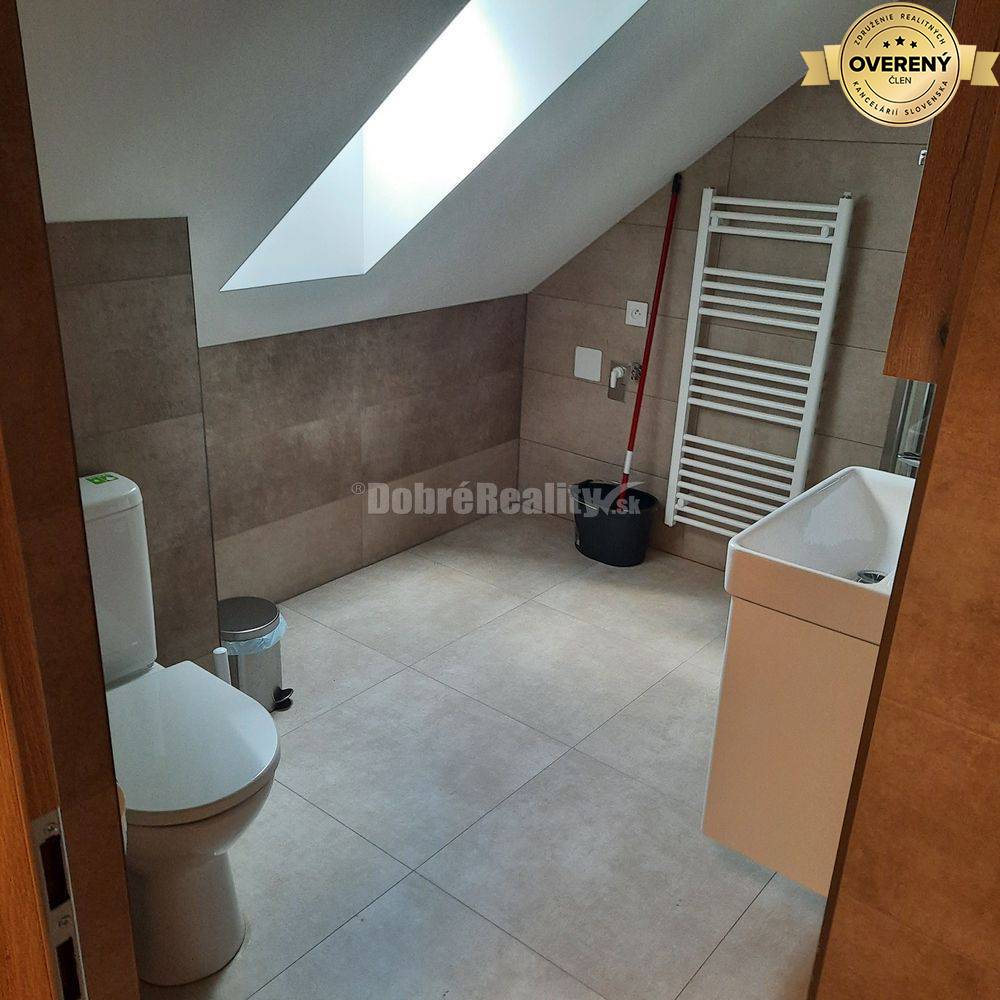 Prenájom 2 izbový byt v N.Zámkoch, Nitrianska cesta !