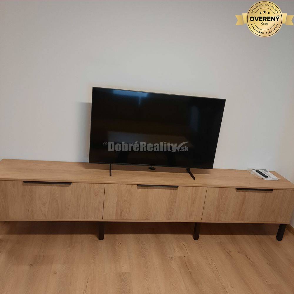 Prenájom 2 izbový byt v N.Zámkoch, Nitrianska cesta !