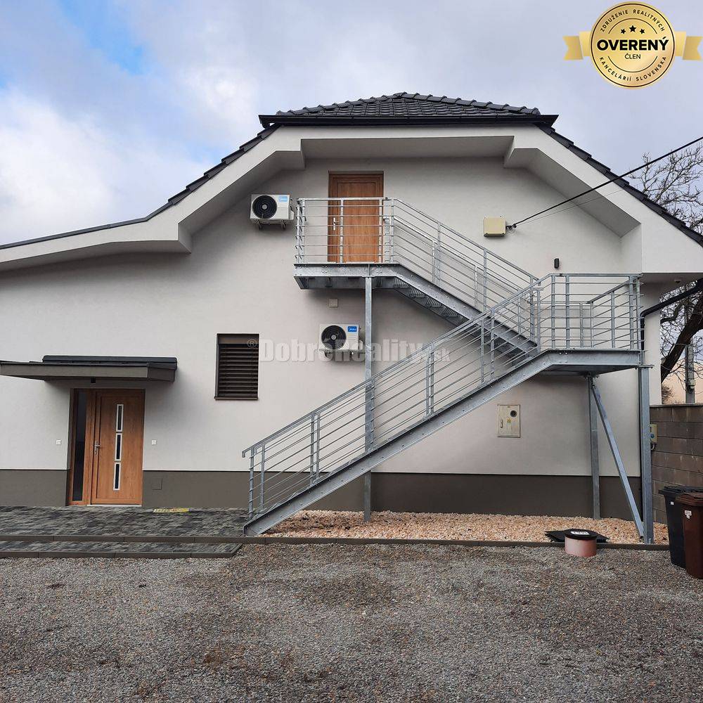 Prenájom 2 izbový byt v N.Zámkoch, Nitrianska cesta !