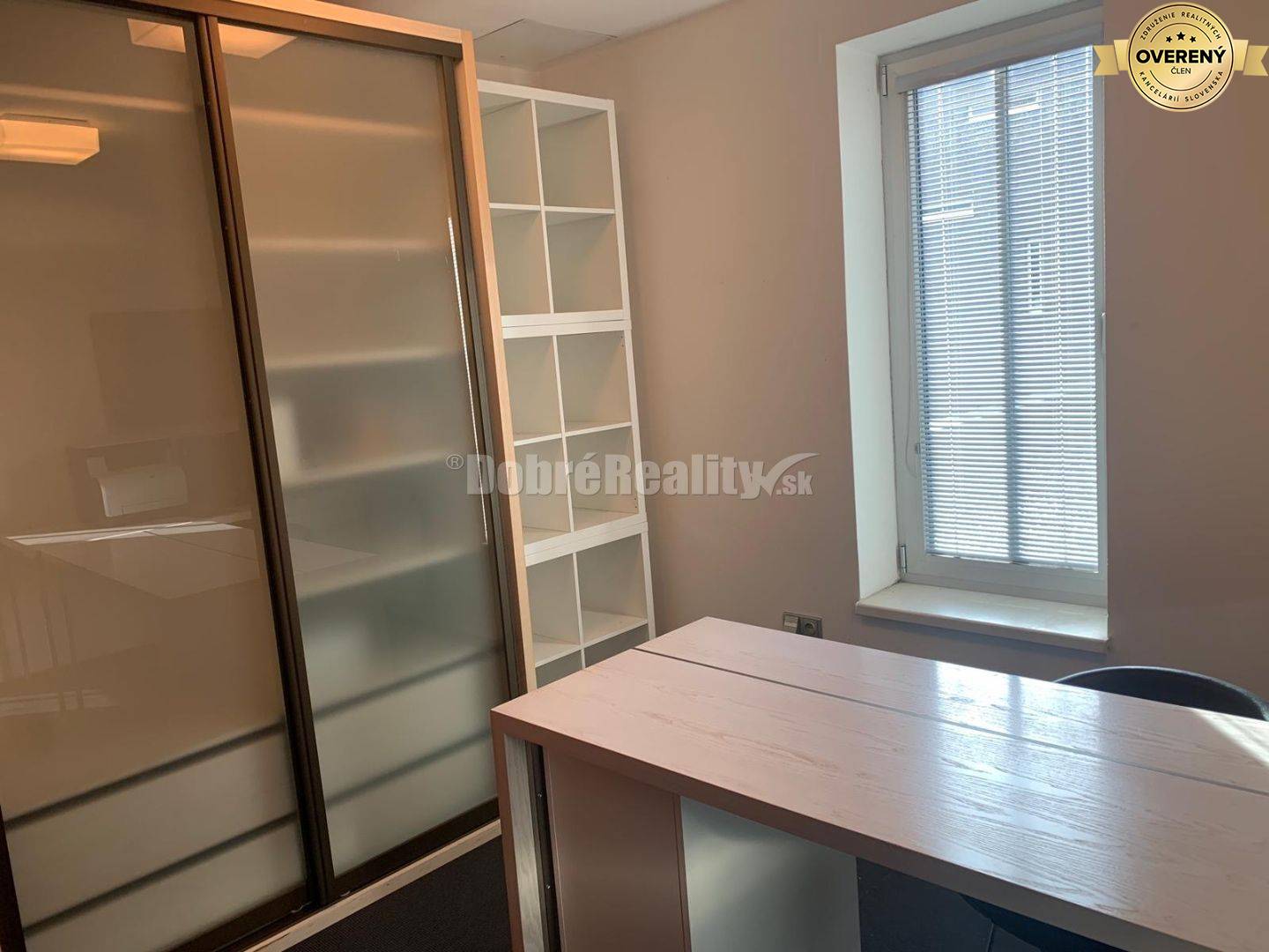 Na prenájom kancelária v Hoteli Preuge