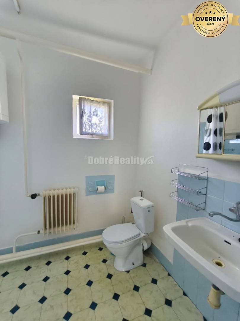 Viacgeneračný rodinný dom v pôvodnom stave ,super dispozícia , veľký p