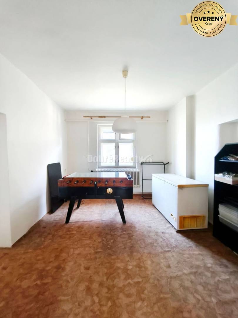 Viacgeneračný rodinný dom v pôvodnom stave ,super dispozícia , veľký p