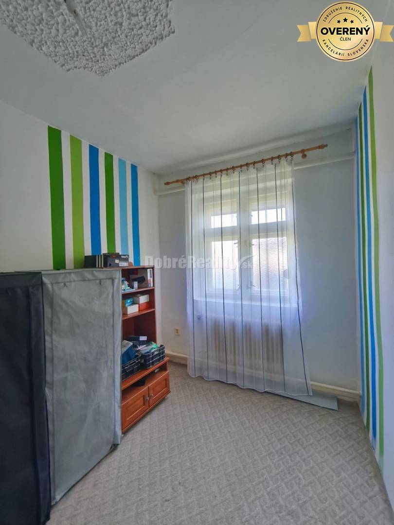 Viacgeneračný rodinný dom v pôvodnom stave ,super dispozícia , veľký p