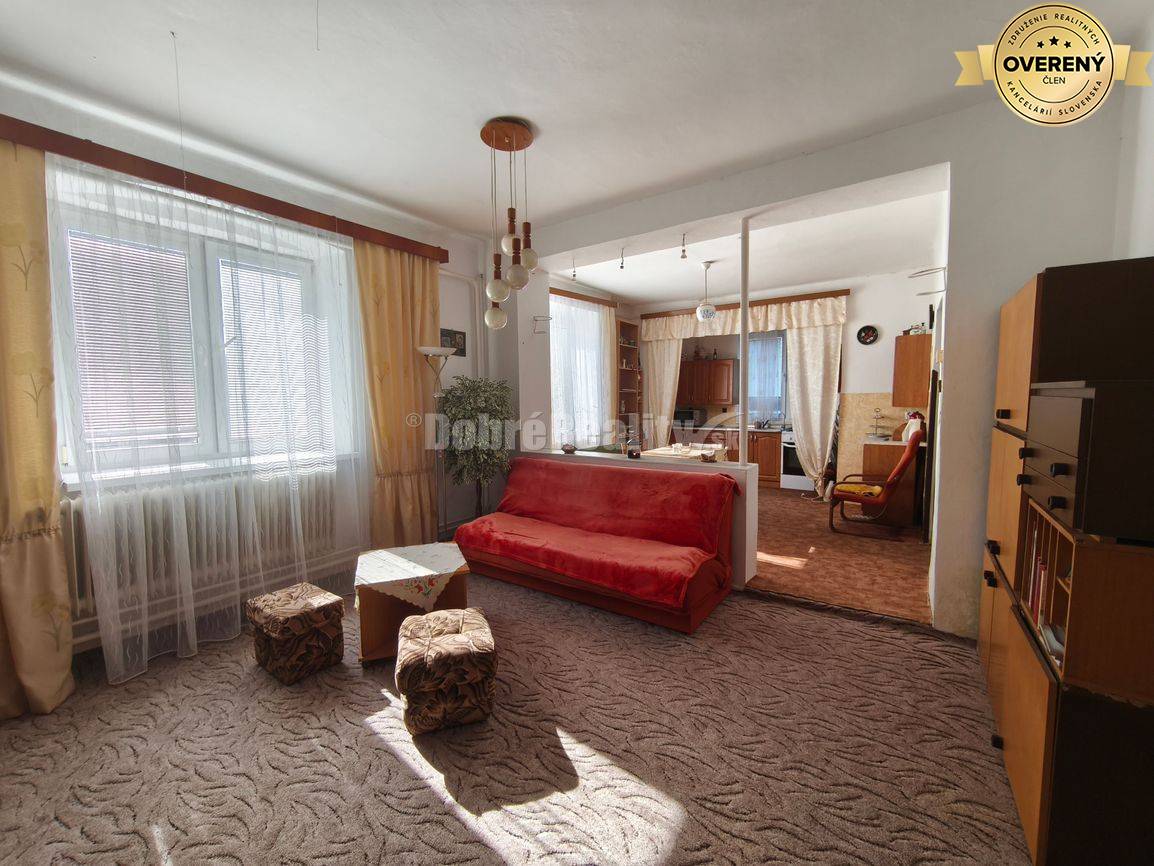 Viacgeneračný rodinný dom v pôvodnom stave ,super dispozícia , veľký p