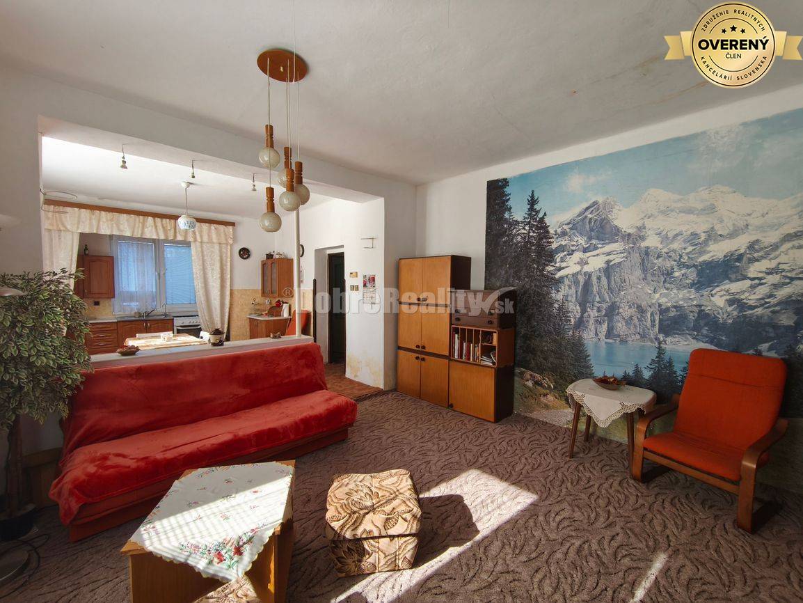 Viacgeneračný rodinný dom v pôvodnom stave ,super dispozícia , veľký p