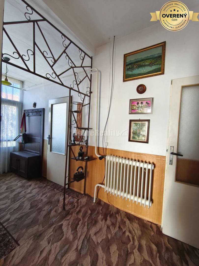 Viacgeneračný rodinný dom v pôvodnom stave ,super dispozícia , veľký p