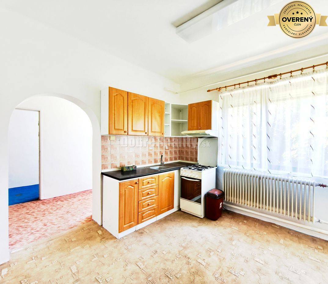 Viacgeneračný rodinný dom v pôvodnom stave ,super dispozícia , veľký p