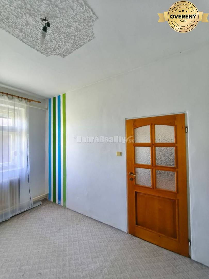 Viacgeneračný rodinný dom v pôvodnom stave ,super dispozícia , veľký p