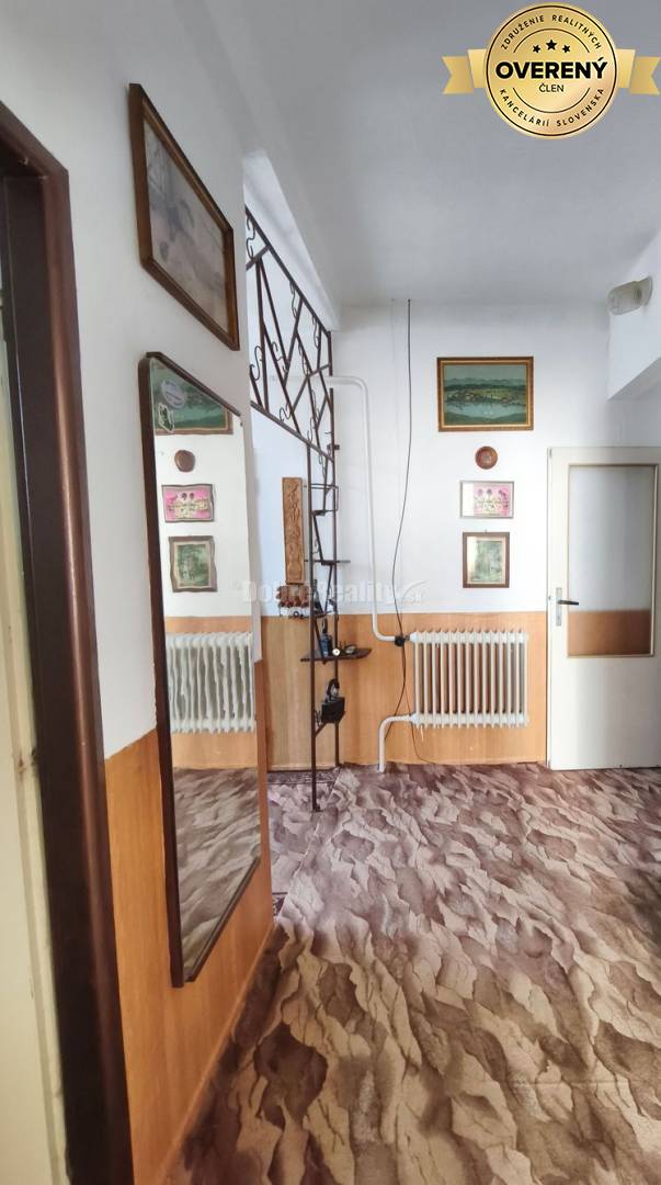 Viacgeneračný rodinný dom v pôvodnom stave ,super dispozícia , veľký p