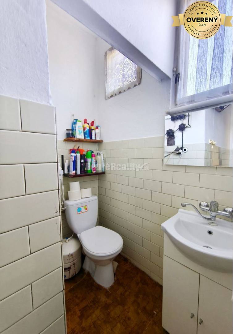 Viacgeneračný rodinný dom v pôvodnom stave ,super dispozícia , veľký p