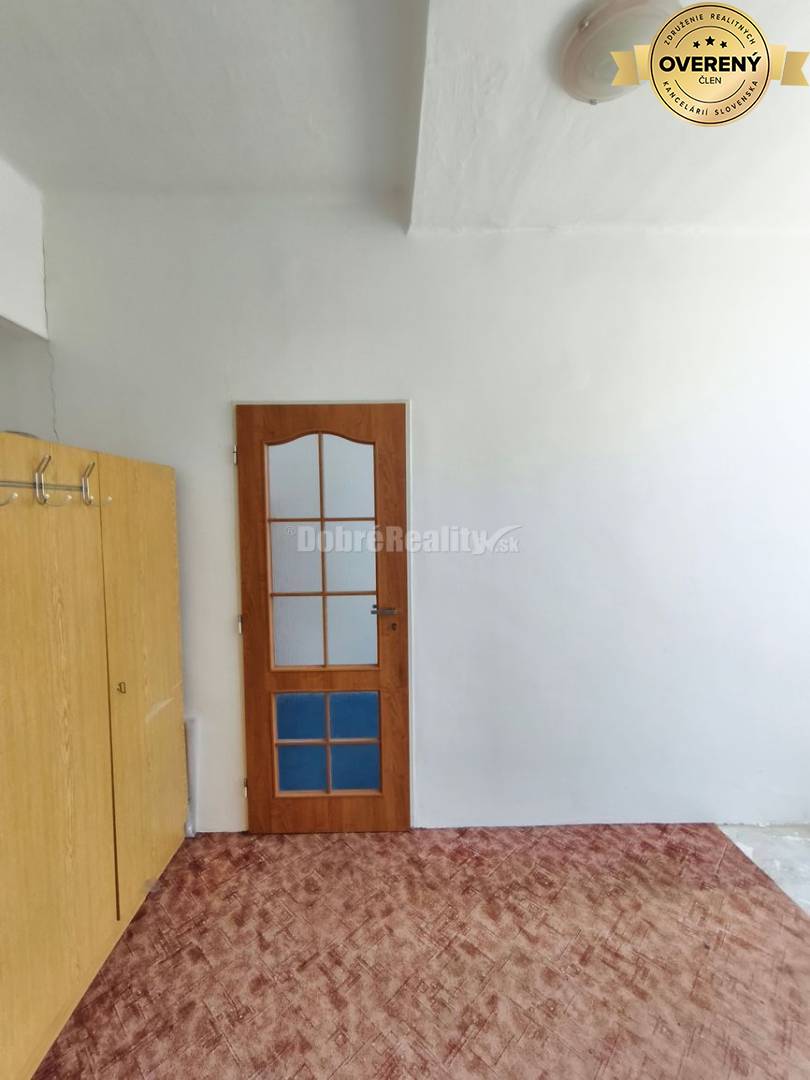 Viacgeneračný rodinný dom v pôvodnom stave ,super dispozícia , veľký p