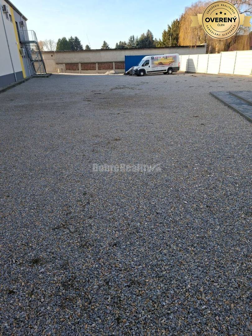 Prenájom 800 m2, rovná plocha - oplotená, Nitrianska cesta, Nové Zámky