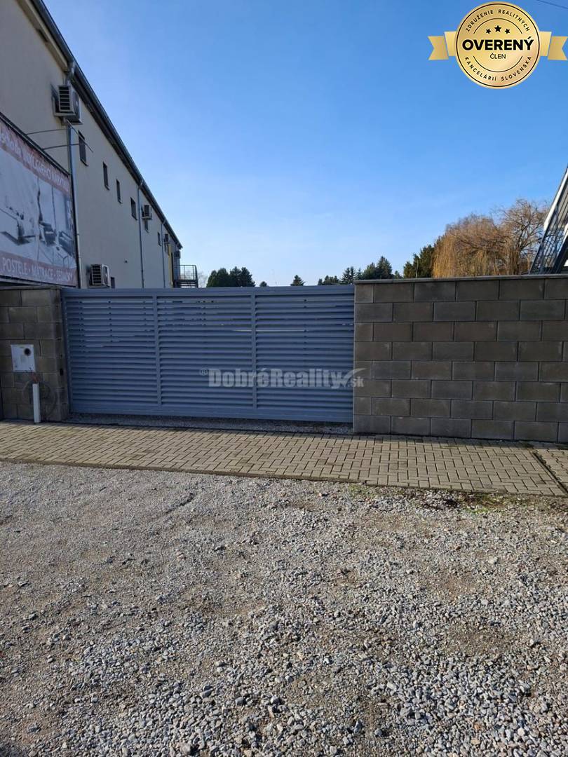 Prenájom 800 m2, rovná plocha - oplotená, Nitrianska cesta, Nové Zámky