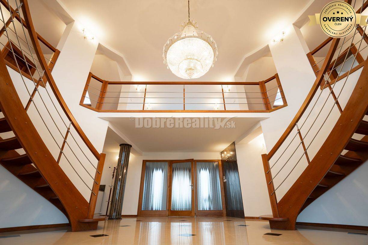 PREDAJ: Reprezentatívny objekt pre firemné využitie, 400 m² – Laskár,