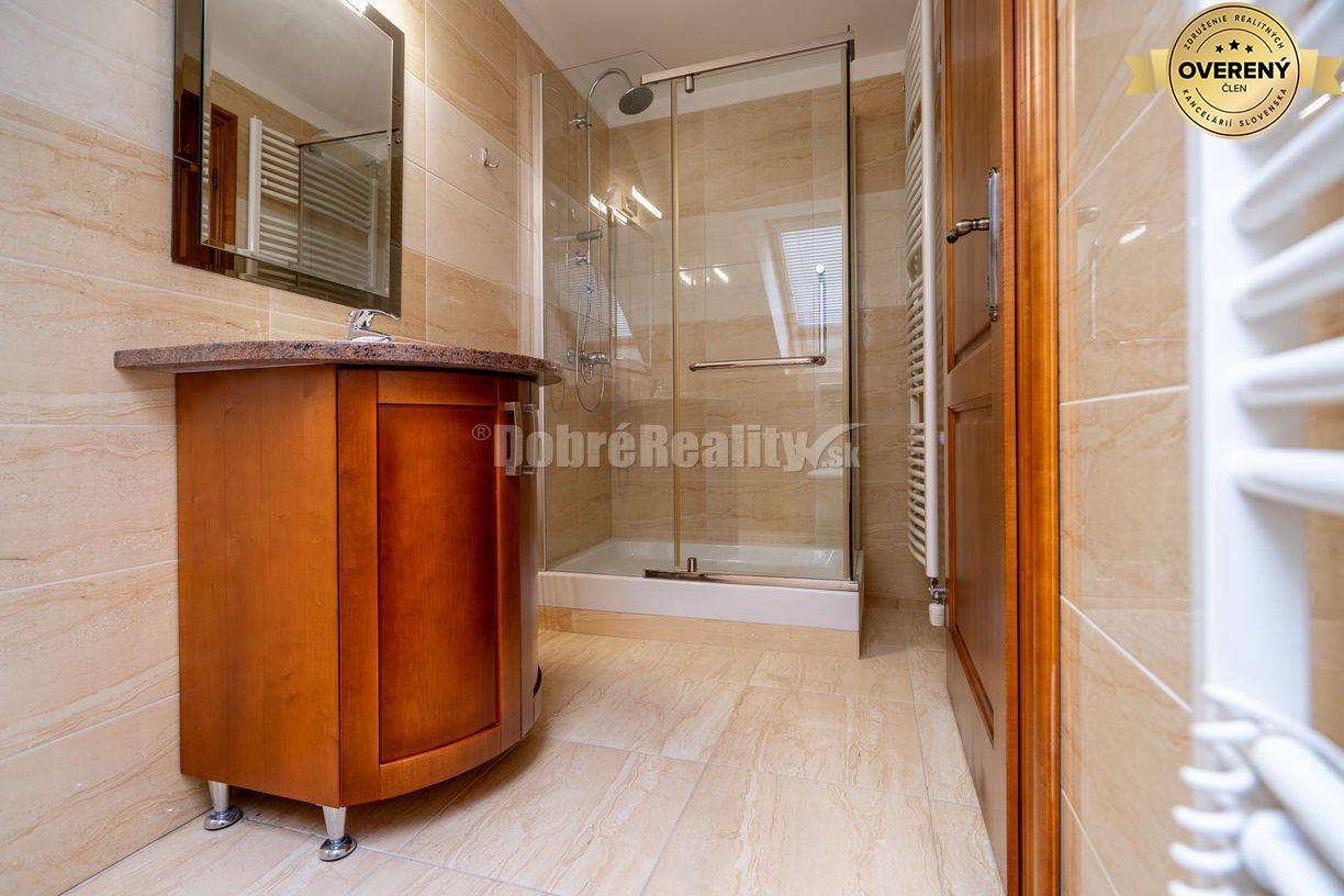 PREDAJ: Reprezentatívny objekt pre firemné využitie, 400 m² – Laskár,