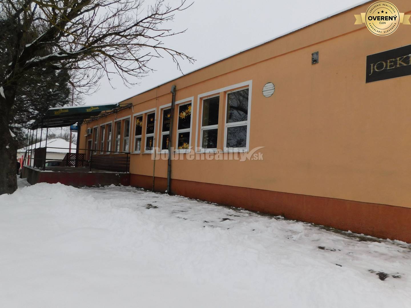 Ponúkame Vám na predaj zaujímavý prevádzkový areál s dvomi samostatným
