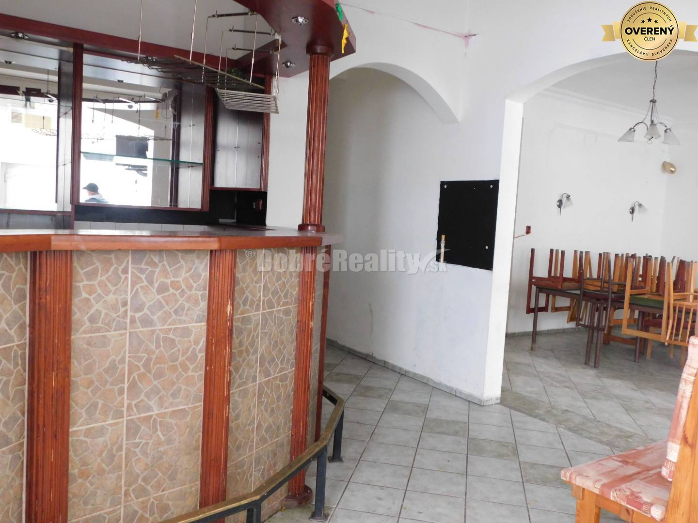 Ponúkame Vám na predaj zaujímavý prevádzkový areál s dvomi samostatným