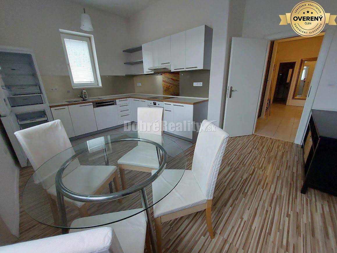 PRENÁJOM: VEĽKOMETRÁŽNY 2 IZBOVÝ BYT S 2 LOGGIAMI, CENTRUM