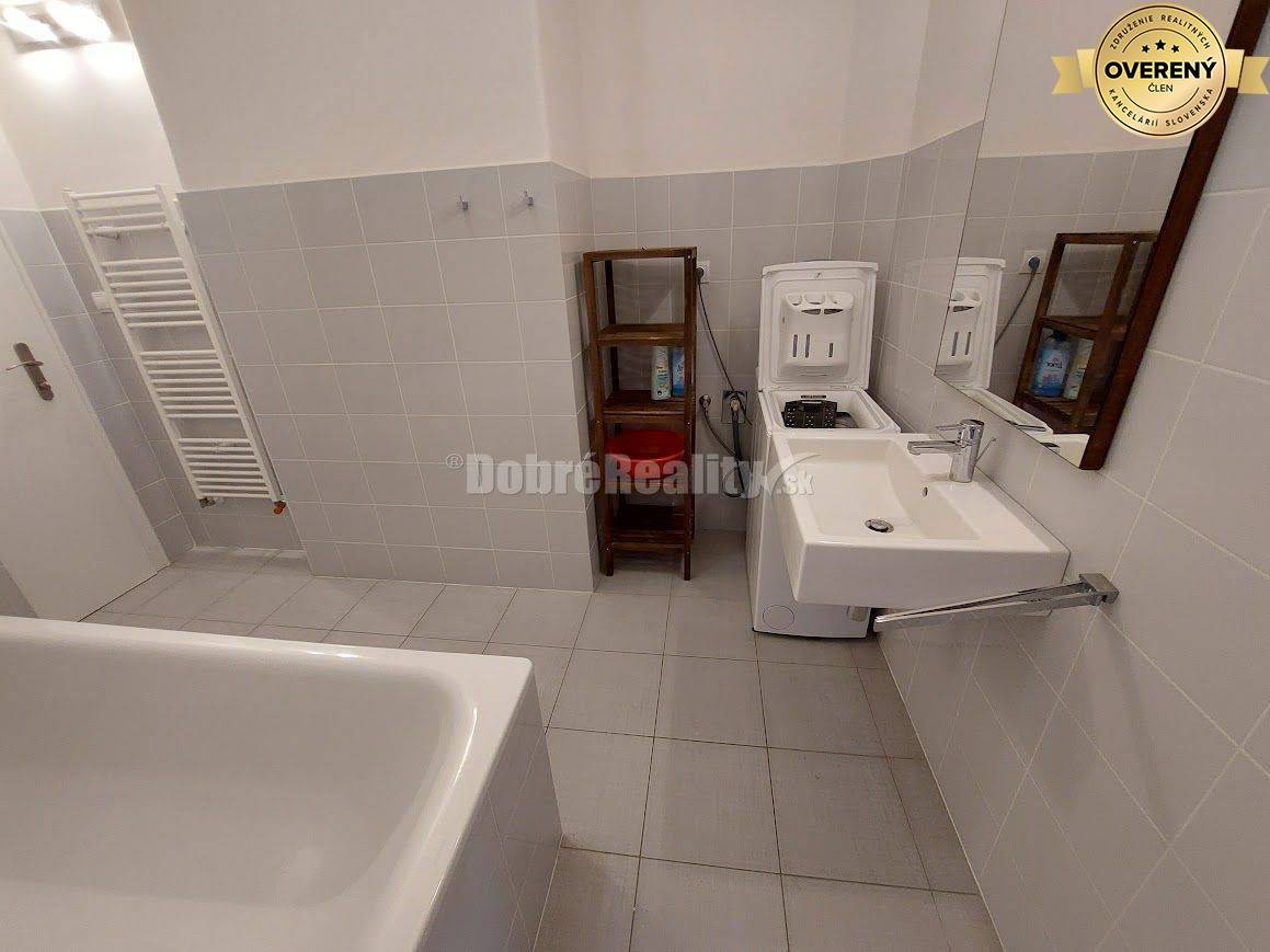 PRENÁJOM: VEĽKOMETRÁŽNY 2 IZBOVÝ BYT S 2 LOGGIAMI, CENTRUM