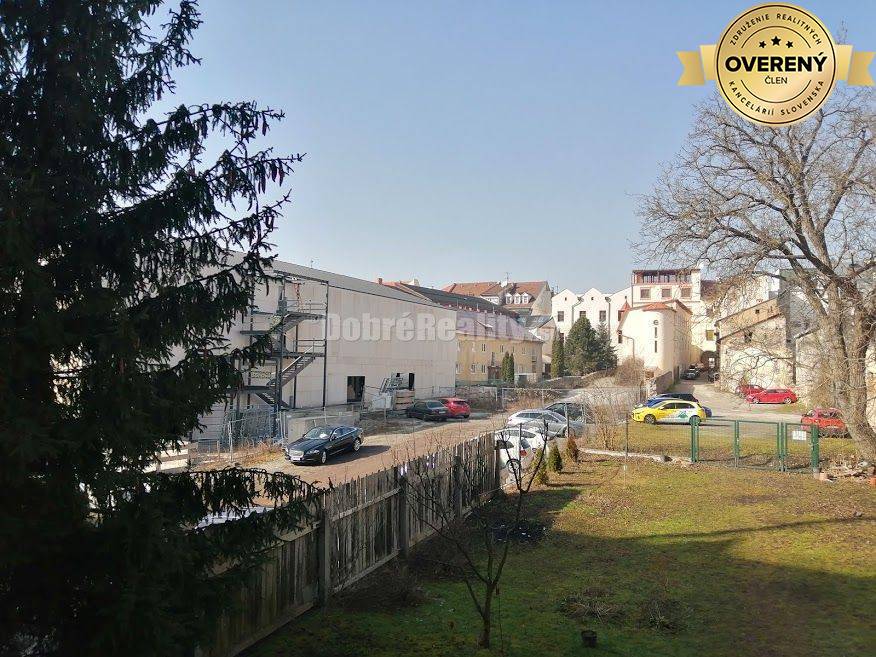 PRENÁJOM: VEĽKOMETRÁŽNY 2 IZBOVÝ BYT S 2 LOGGIAMI, CENTRUM