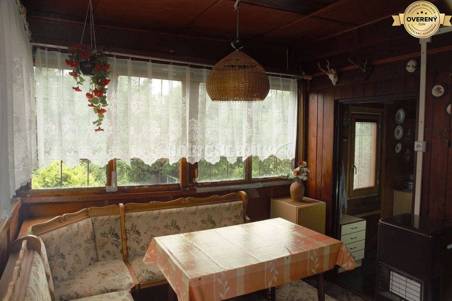 DOBRÉ REALITY - Sympatická rekreačná chatka so záhradou na predaj